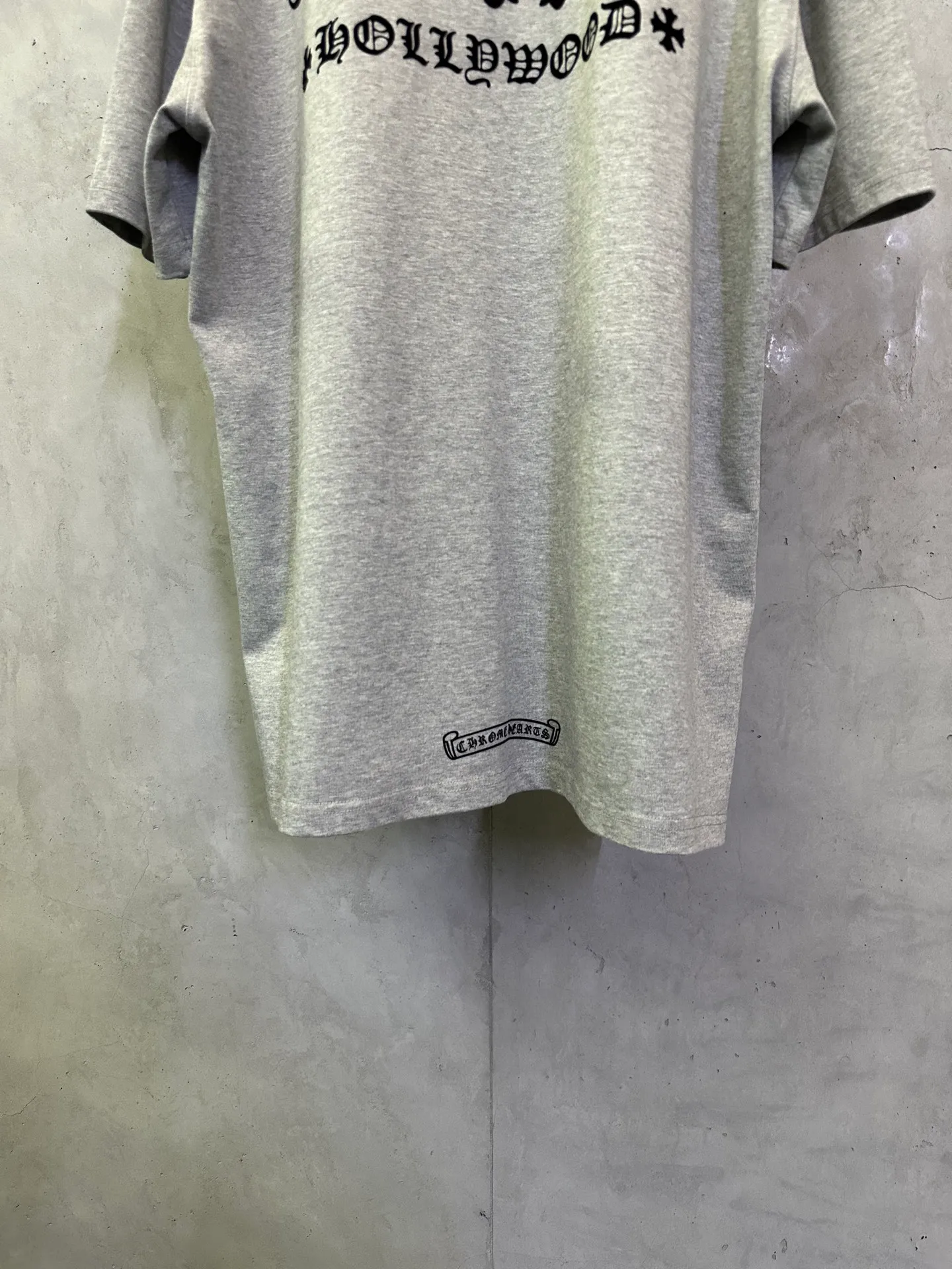 P270 Chrome Hearts 25ss cross flocking printed round neck short-sleeved T-shirt. Fabric is high-definition, super heavyweight cotton, double yarn compact Xinjiang cotton, weight 400g, matched with 2*2 Salona ribs 420g, clean cloth, clear cloth texture, tight feel, stiff, high color fastness, no deformation, no discoloration, custom hardware, thread, accessories, alignment, same style for men and women -Color: black white Gray -Size: XS S M L XL